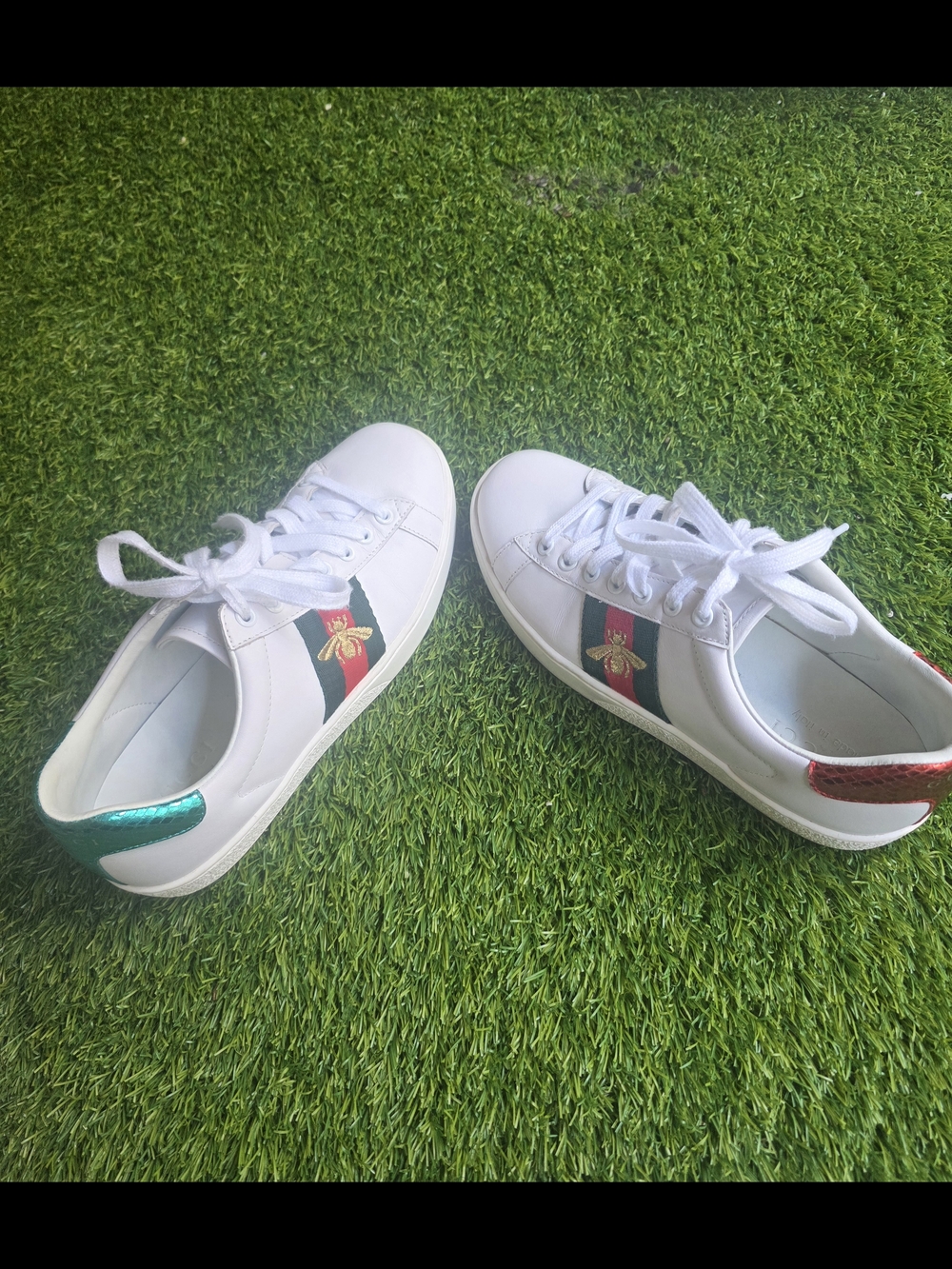 Gucci White Low-Top Sneakers with Green and Red Stripe Accent - Picture 8 of 8